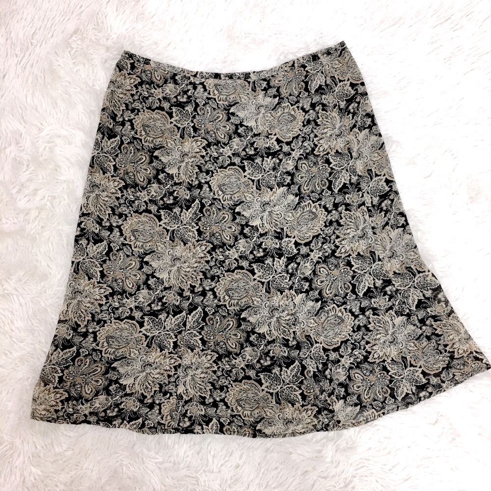 5for $25. Rena Rowan Floral Lined Skirt Size 8